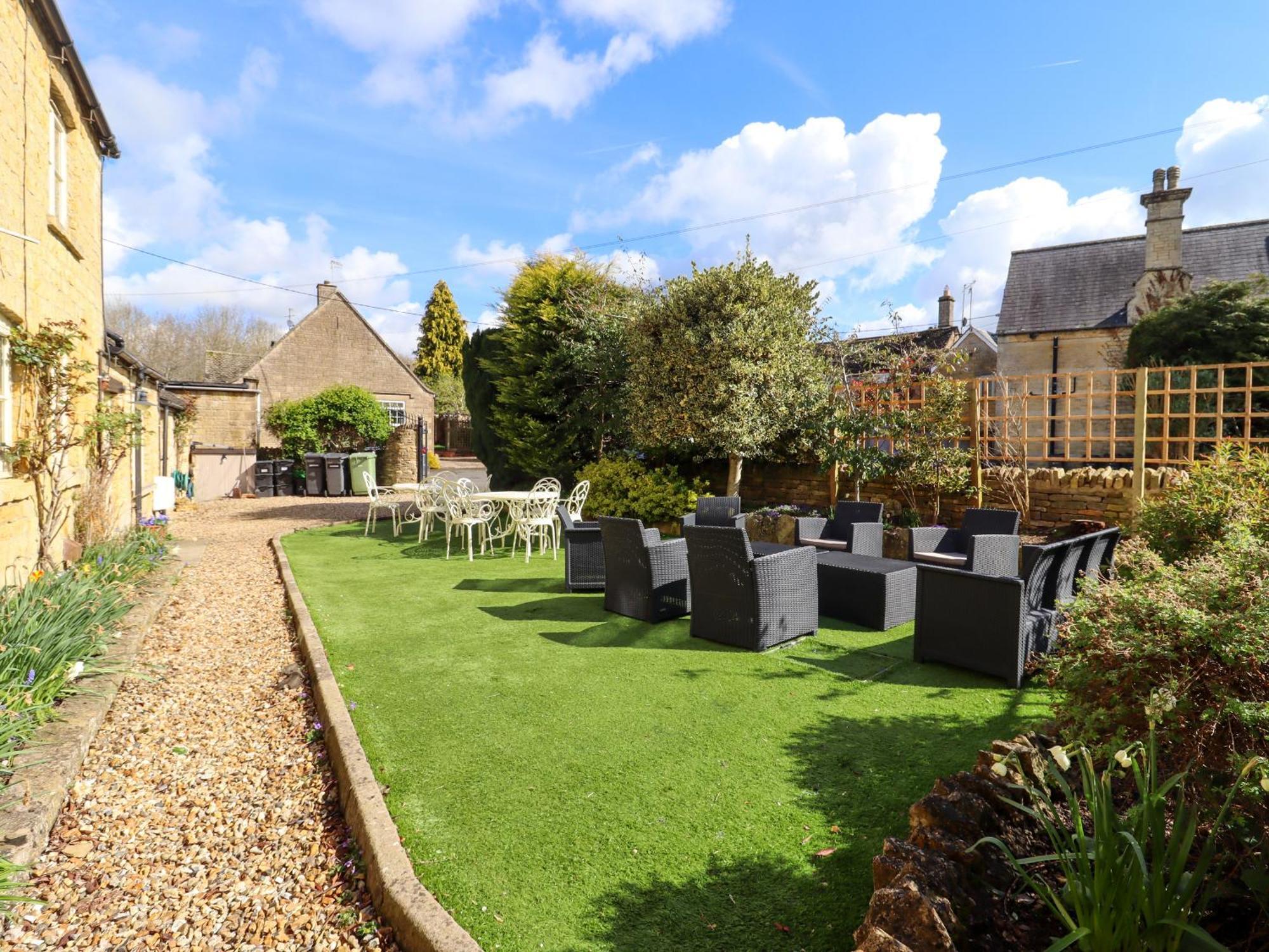 Robins Nest Villa Cheltenham Exterior photo